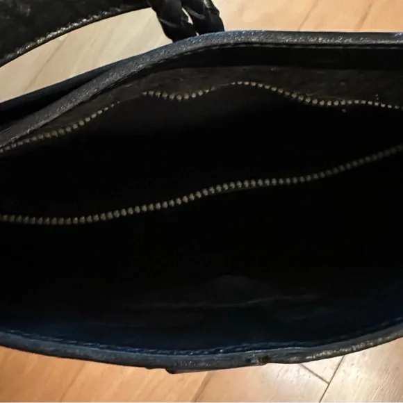 Eric Javits black smooth leather with toggle closure. - Picture 7 of 10